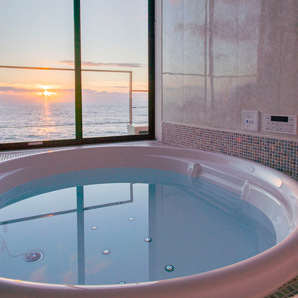 Bathroom with jacuzzi