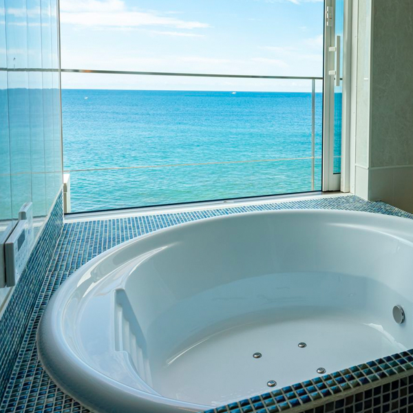 Bathroom with jacuzzi