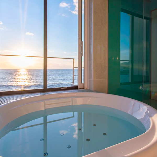 Bathroom with jacuzzi